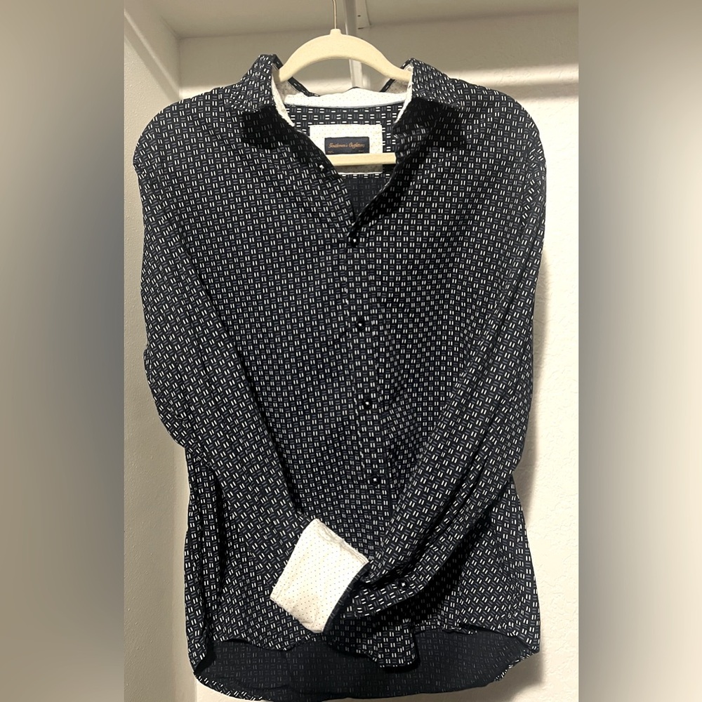 Men's Casual Button Down Shirt -Long sleeve size XL.